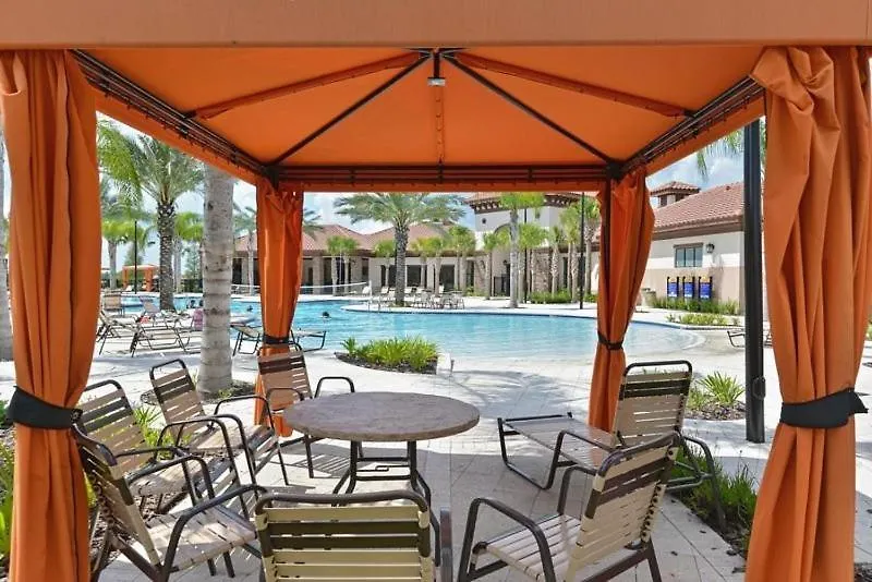 Gorgeous 5 Bedroom 4.5 Bath Pool Home With Games Room Davenport