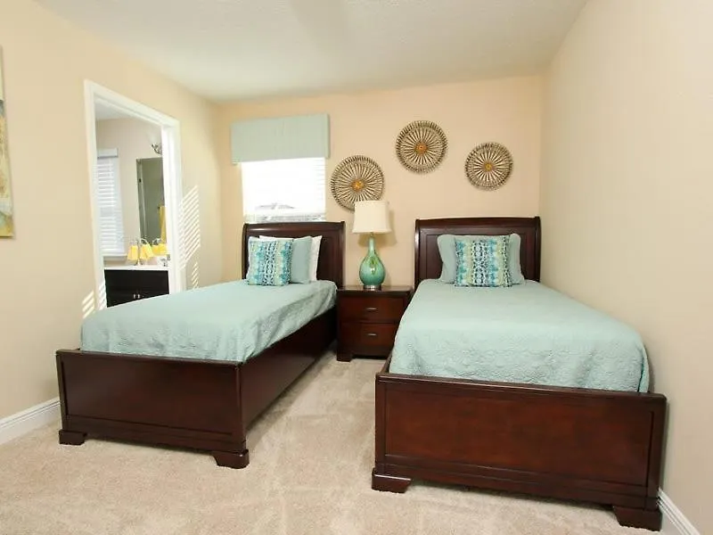 Gorgeous 5 Bedroom 4.5 Bath Pool Home With Games Room Davenport 0*,