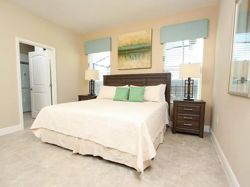 Gorgeous 5 Bedroom 4.5 Bath Pool Home With Games Room Davenport Holiday home