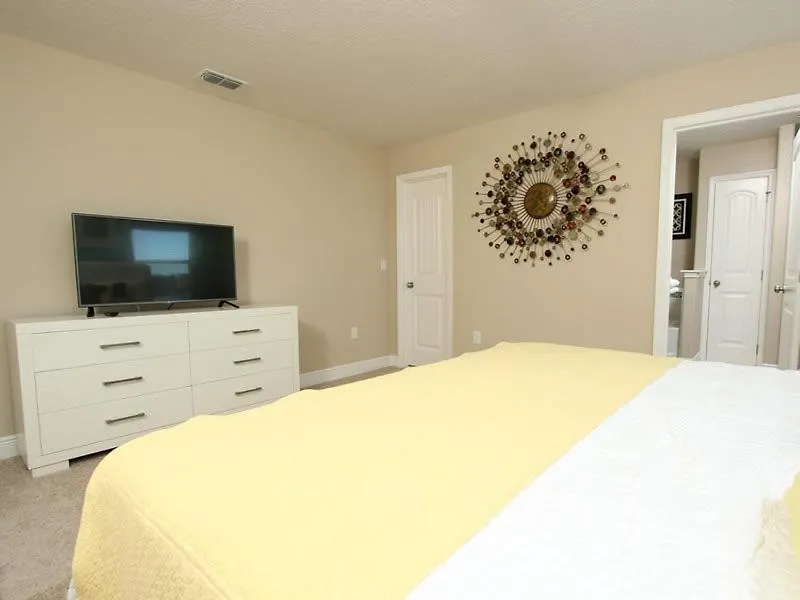 Gorgeous 5 Bedroom 4.5 Bath Pool Home With Games Room Davenport