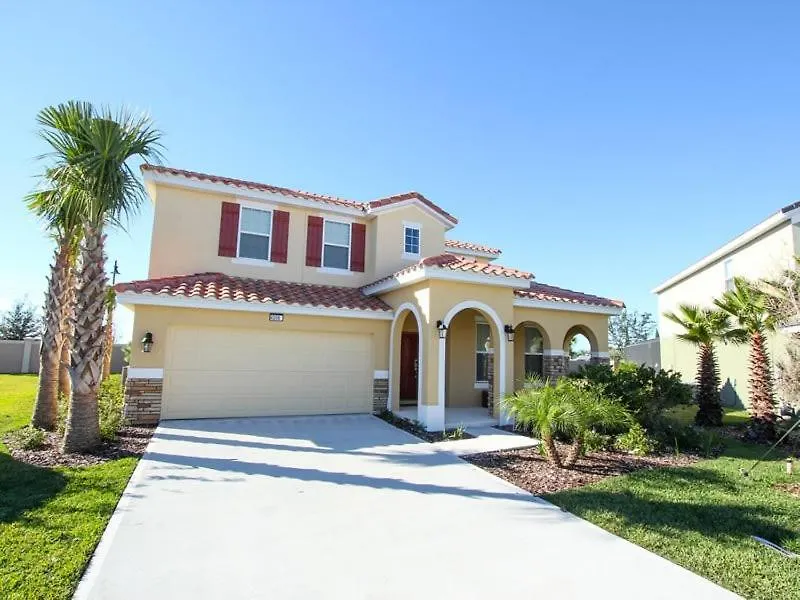Gorgeous 5 Bedroom 4.5 Bath Pool Home With Games Room Davenport Holiday home