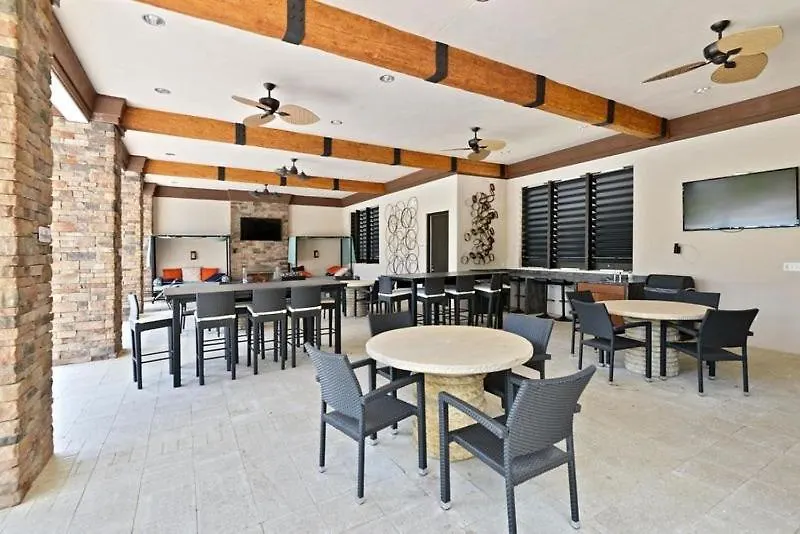 Holiday home Gorgeous 5 Bedroom 4.5 Bath Pool Home With Games Room Davenport United States