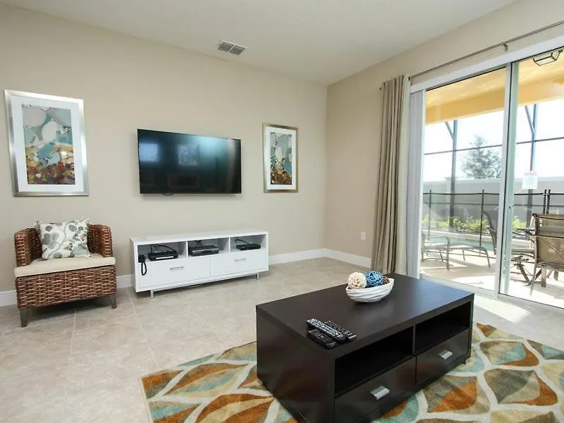 Gorgeous 5 Bedroom 4.5 Bath Pool Home With Games Room Davenport 0*,
