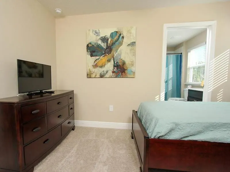 Gorgeous 5 Bedroom 4.5 Bath Pool Home With Games Room Davenport Holiday home
